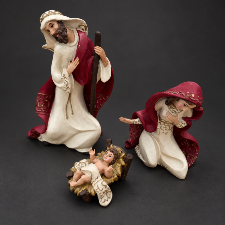 NATIVIDAD UCRANIANA · Marfil y granate