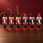 Personajes de una Navidad de Cuento · Cascanueces Rusos