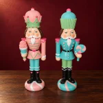 Personajes de una Navidad de Cuento · Cascanueces Rusos